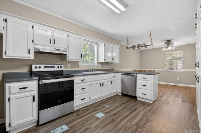 2101 Coral Tree Drive, Bryant, AR 72022