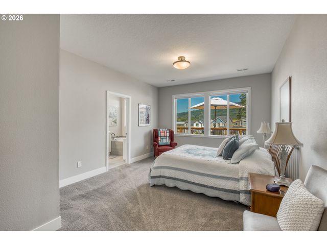 227 E TAYLOR Dr, Newberg, OR 97132