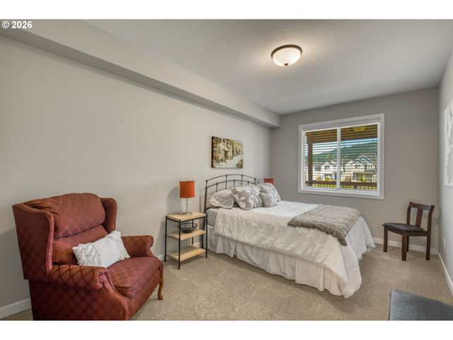 227 E TAYLOR Dr, Newberg, OR 97132