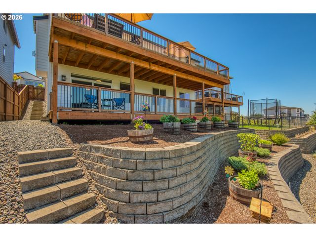 227 E TAYLOR Dr, Newberg, OR 97132