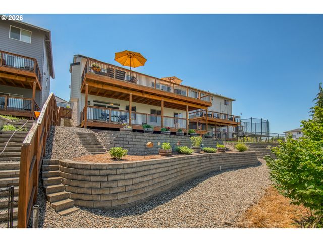 227 E TAYLOR Dr, Newberg, OR 97132