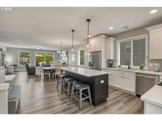 227 E TAYLOR Dr, Newberg, OR 97132