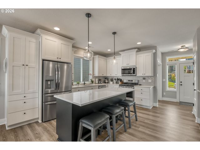 227 E TAYLOR Dr, Newberg, OR 97132