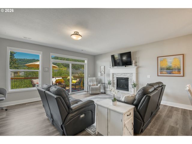 227 E TAYLOR Dr, Newberg, OR 97132