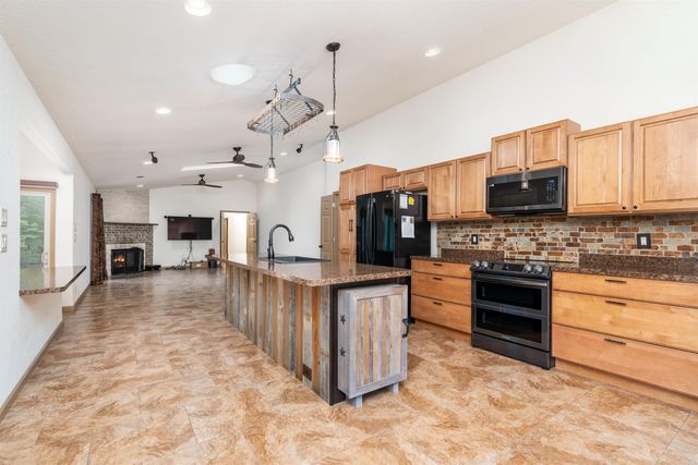 13 Belleza Way, Hot Springs Village, AR 71909