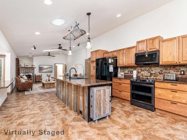 13 Belleza Way, Hot Springs Village, AR 71909