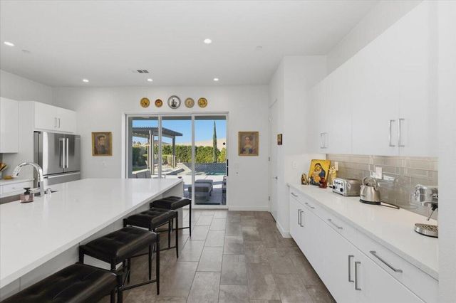 10 Iridium Way, Rancho Mirage, CA 92270