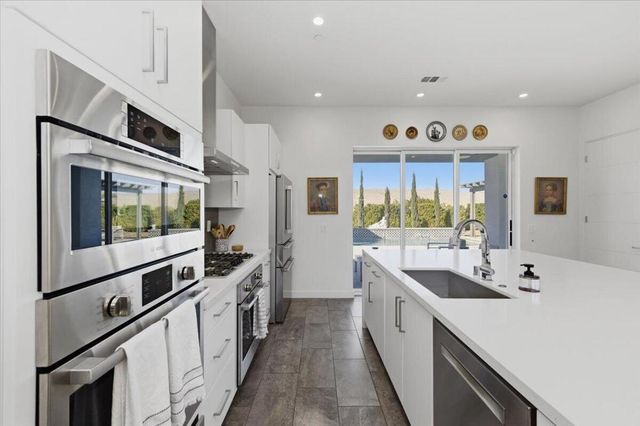 10 Iridium Way, Rancho Mirage, CA 92270