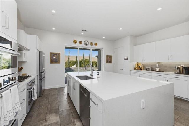 10 Iridium Way, Rancho Mirage, CA 92270