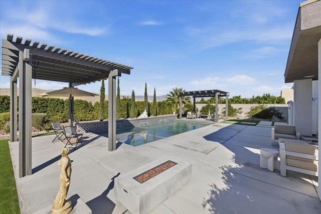 10 Iridium Way, Rancho Mirage, CA 92270