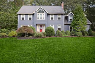 16 Peters Ln, Franklin, MA 02038