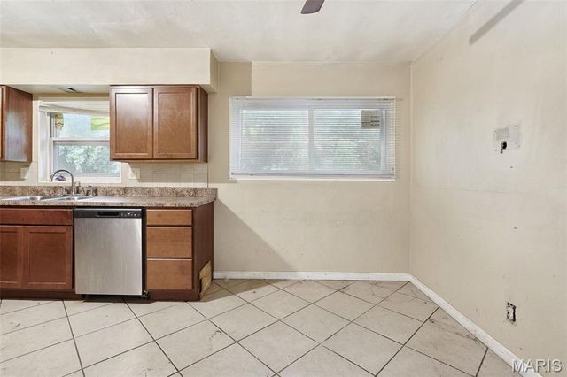 1801 Glenbrae Lane, St Louis, MO 63136
