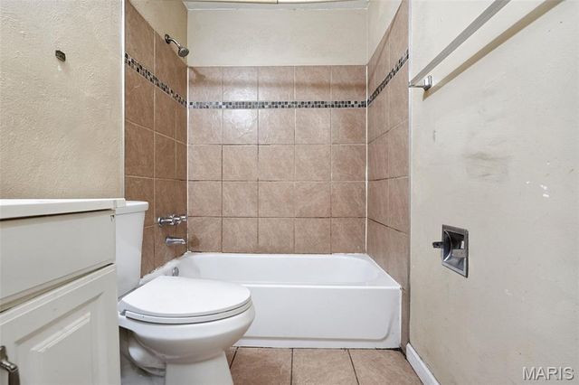 1801 Glenbrae Lane, St Louis, MO 63136