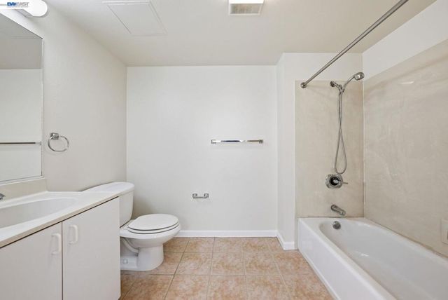 989 Webster St 443, Oakland, CA 94601