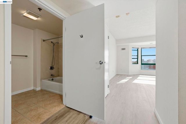 989 Webster St 443, Oakland, CA 94601