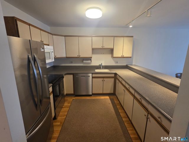 136 Deer Hill Avenue 308, Danbury, CT 06810