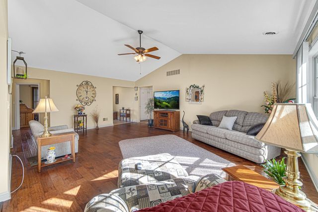 805 Veterans Lane, Crown Point, IN 46307