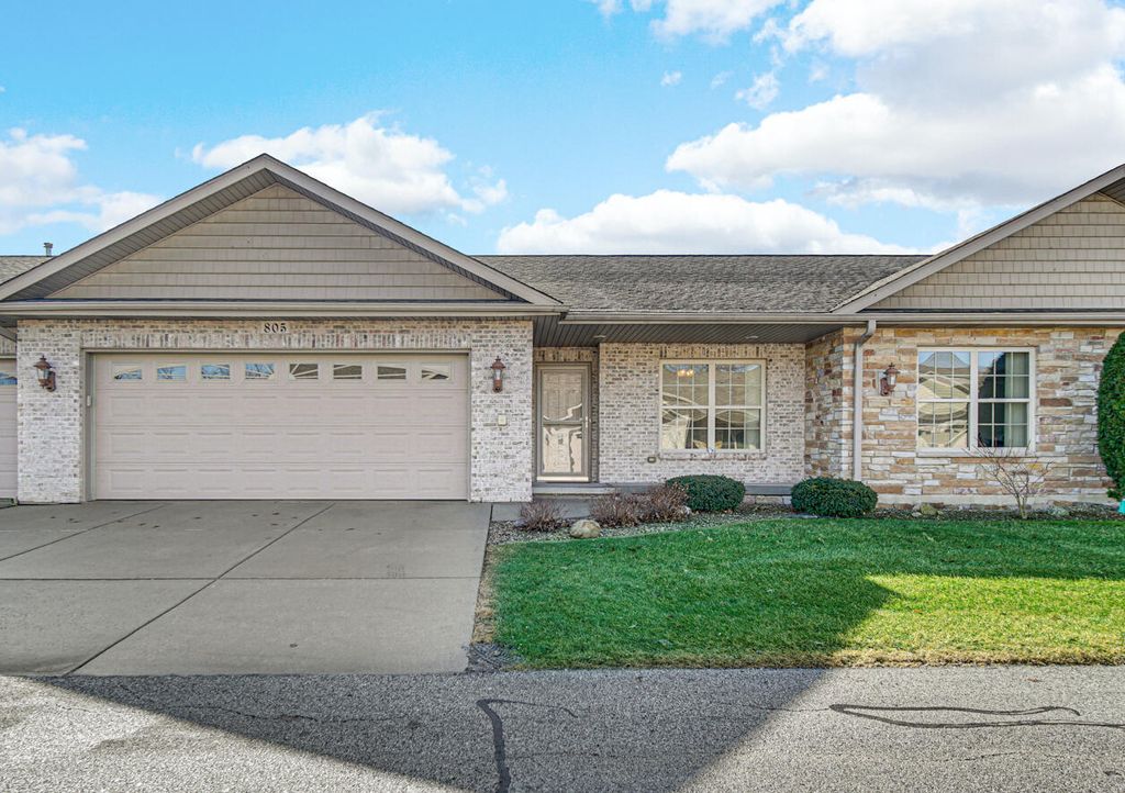 805 Veterans Lane, Crown Point, IN 46307