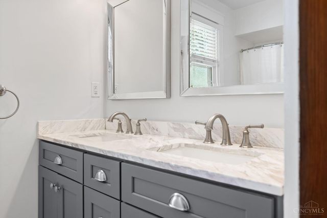 3785 Drake Avenue, Cincinnati, OH 45209