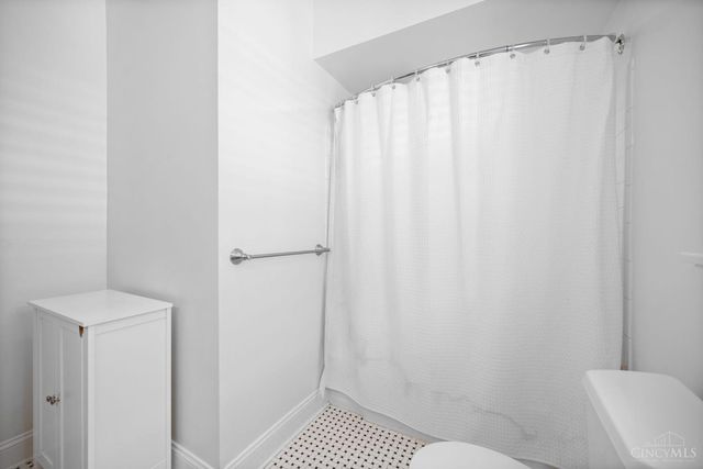 3785 Drake Avenue, Cincinnati, OH 45209