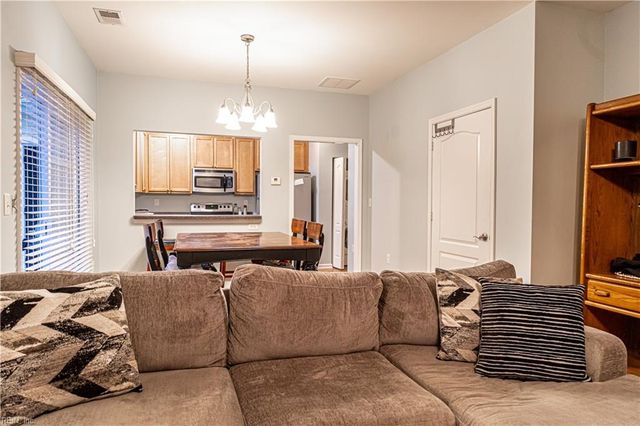 1462 Titchfield DR, Chesapeake, VA 23320