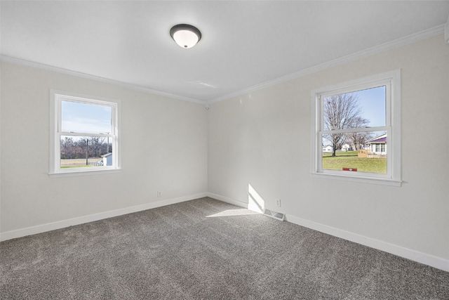 809 Iowa Street, Center Point, IA 52213