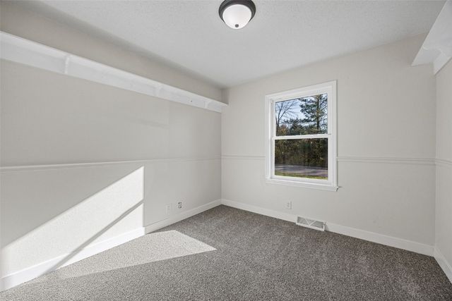 809 Iowa Street, Center Point, IA 52213