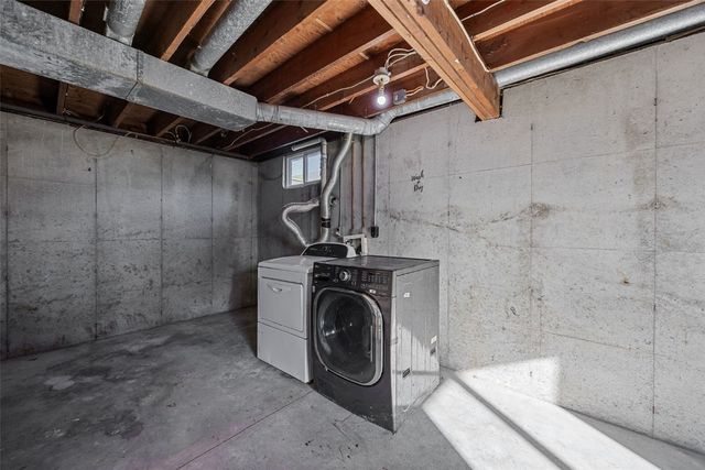 809 Iowa Street, Center Point, IA 52213