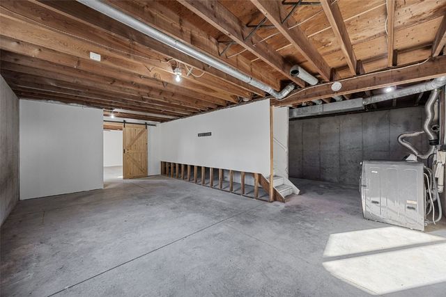 809 Iowa Street, Center Point, IA 52213