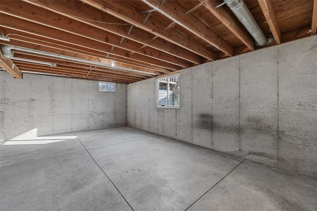 809 Iowa Street, Center Point, IA 52213