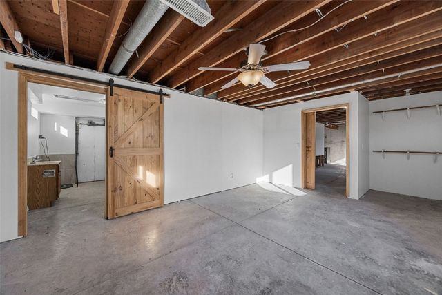 809 Iowa Street, Center Point, IA 52213