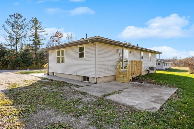 809 Iowa Street, Center Point, IA 52213