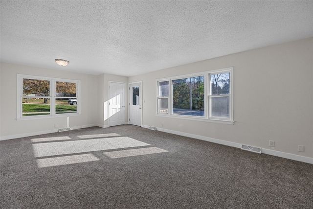 809 Iowa Street, Center Point, IA 52213