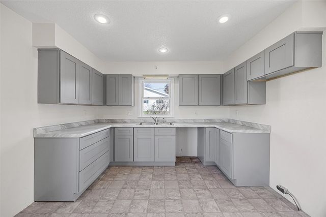 809 Iowa Street, Center Point, IA 52213