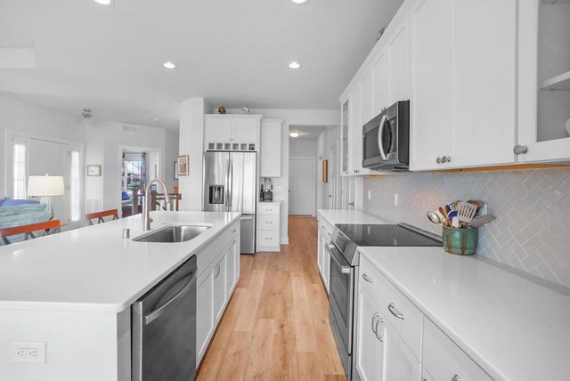W253N6621 Aspen LANE, Sussex, WI 53089