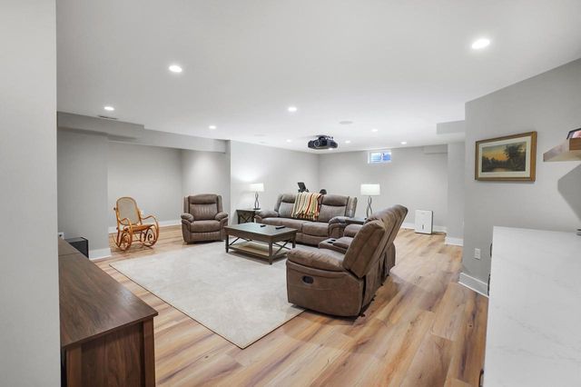 W253N6621 Aspen LANE, Sussex, WI 53089