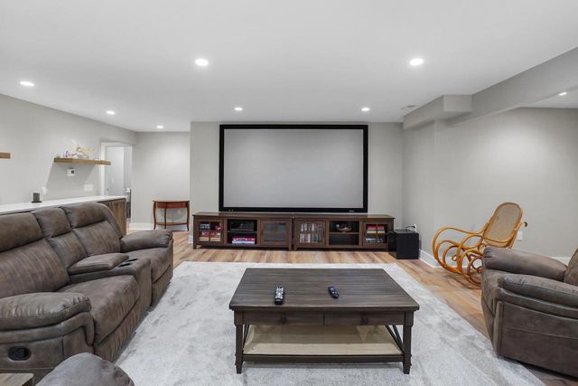 W253N6621 Aspen LANE, Sussex, WI 53089