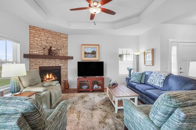 W253N6621 Aspen LANE, Sussex, WI 53089