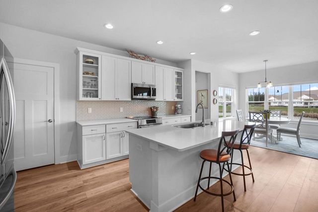 W253N6621 Aspen LANE, Sussex, WI 53089