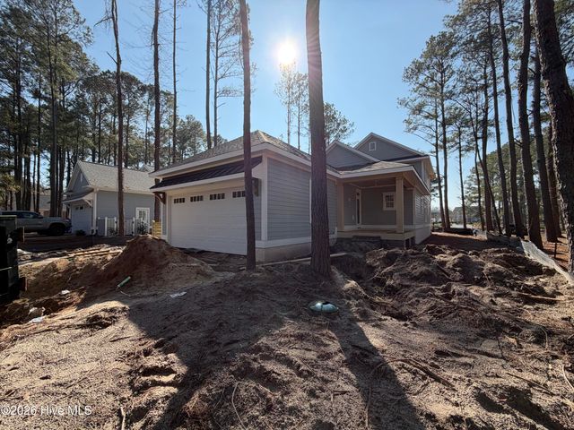 9152 E Lake Road, Calabash, NC 28467