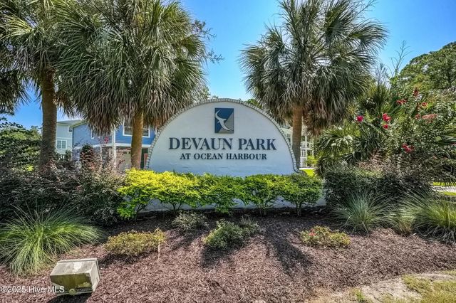 9152 E Lake Road, Calabash, NC 28467