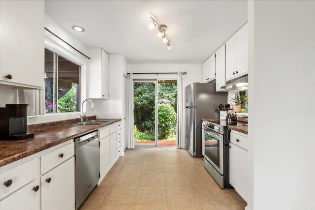 80 Kai Nana Pl, Kula, HI 96790