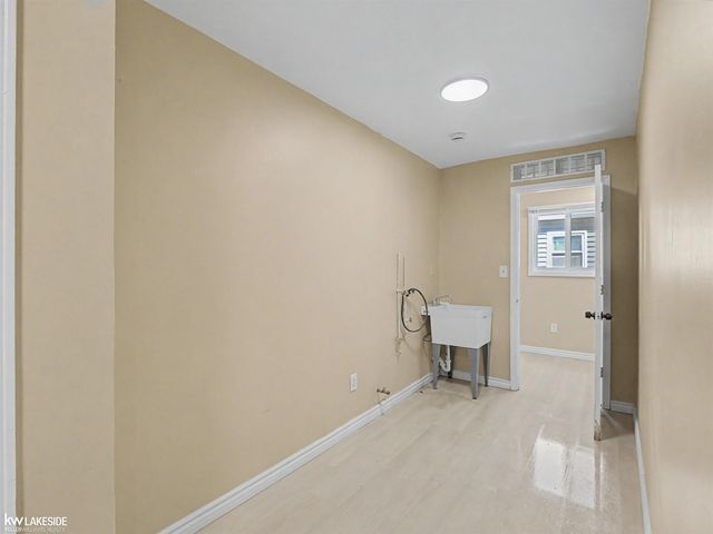 21106 Atlantic Avenue, Warren, MI 48091