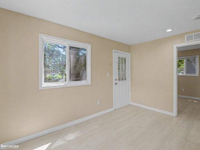 21106 Atlantic Avenue, Warren, MI 48091