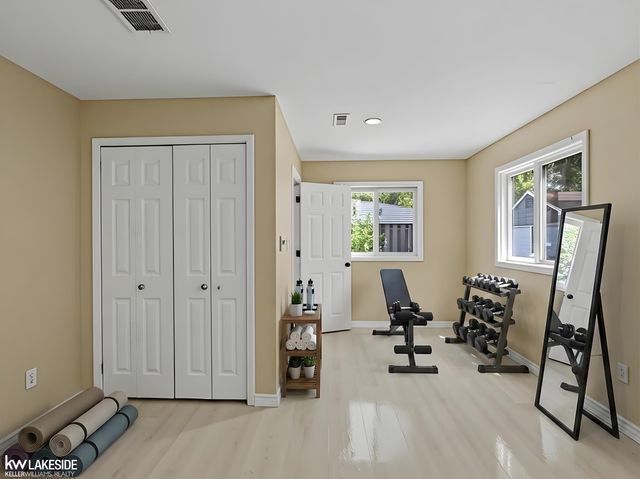 21106 Atlantic Avenue, Warren, MI 48091