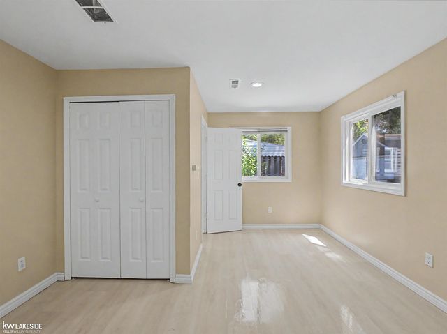 21106 Atlantic Avenue, Warren, MI 48091