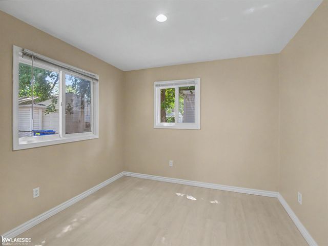 21106 Atlantic Avenue, Warren, MI 48091