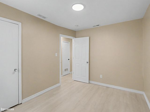 21106 Atlantic Avenue, Warren, MI 48091