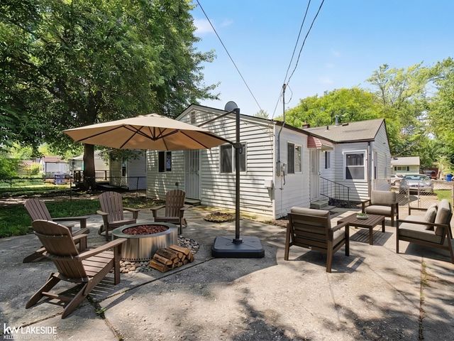 21106 Atlantic Avenue, Warren, MI 48091