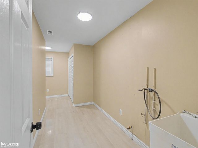 21106 Atlantic Avenue, Warren, MI 48091